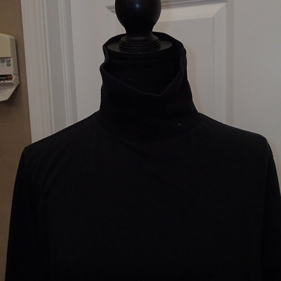 Black Women's Turtleneck Size Large Basic Editions - Picture 5 of 6